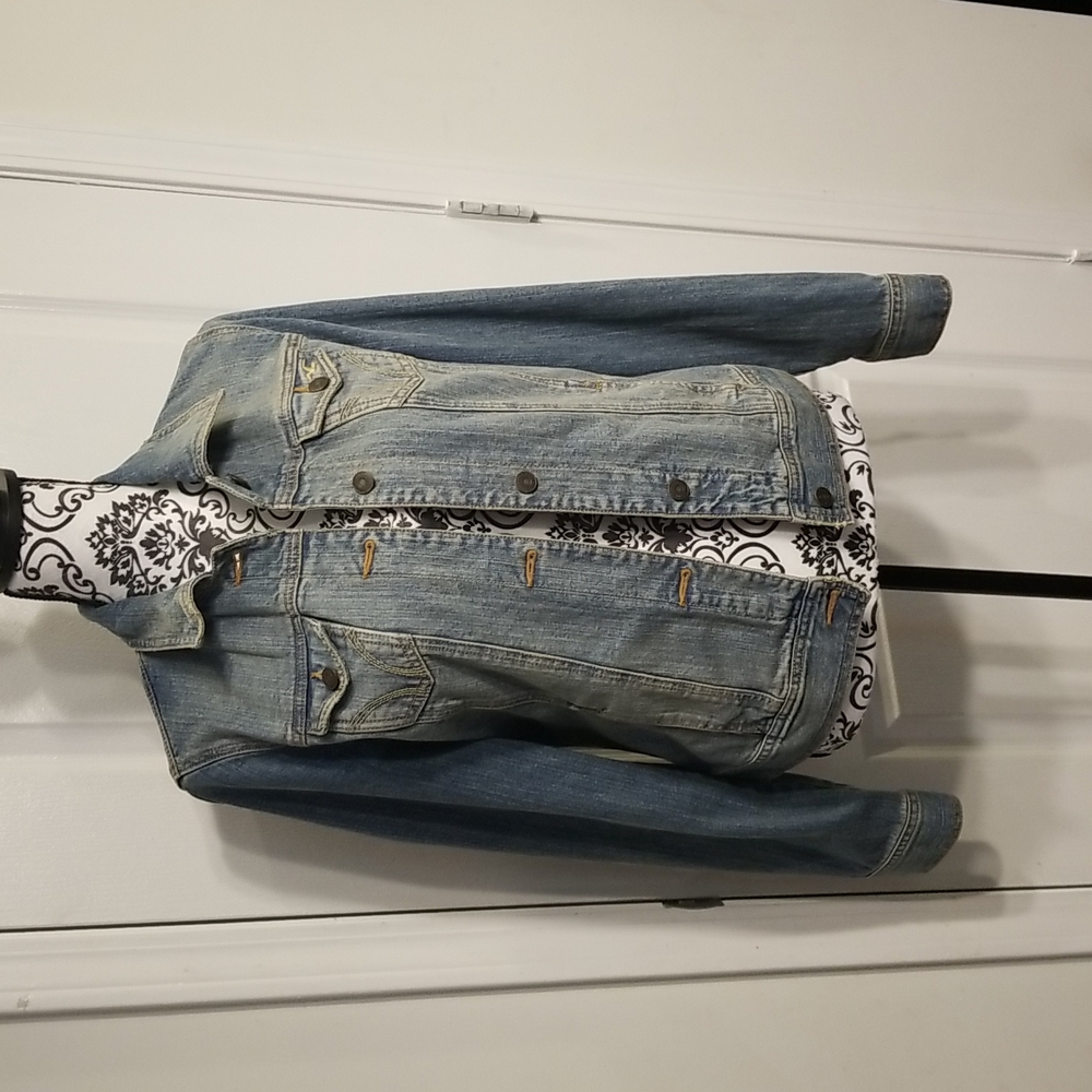 **Vintage Hollister Denim Jacket**MUST HAVE IN YOUR CLOSET